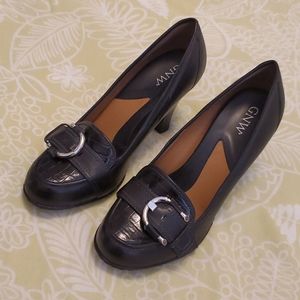 GNW Black Leather Heels Size 8 NWOT